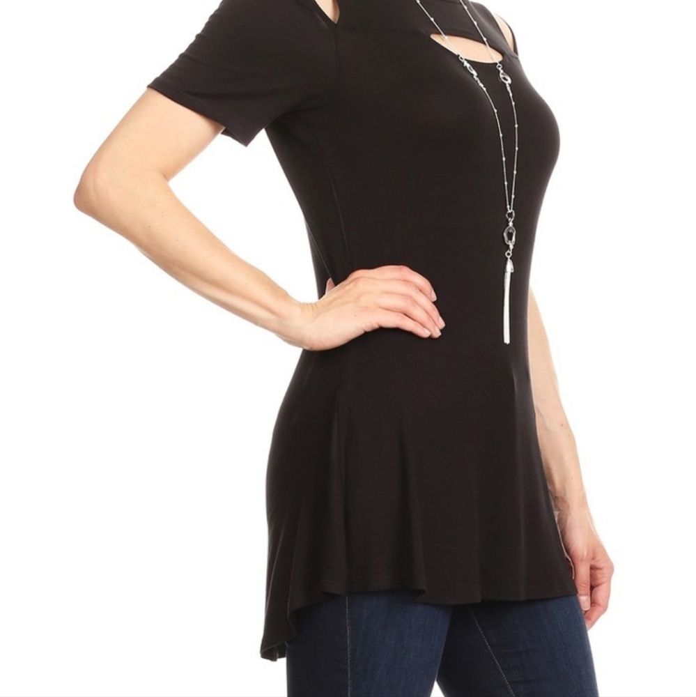 CCO Price Drop 👀   EUC 🌟 Cozy Collection Sexy Black Cut out Top 😍